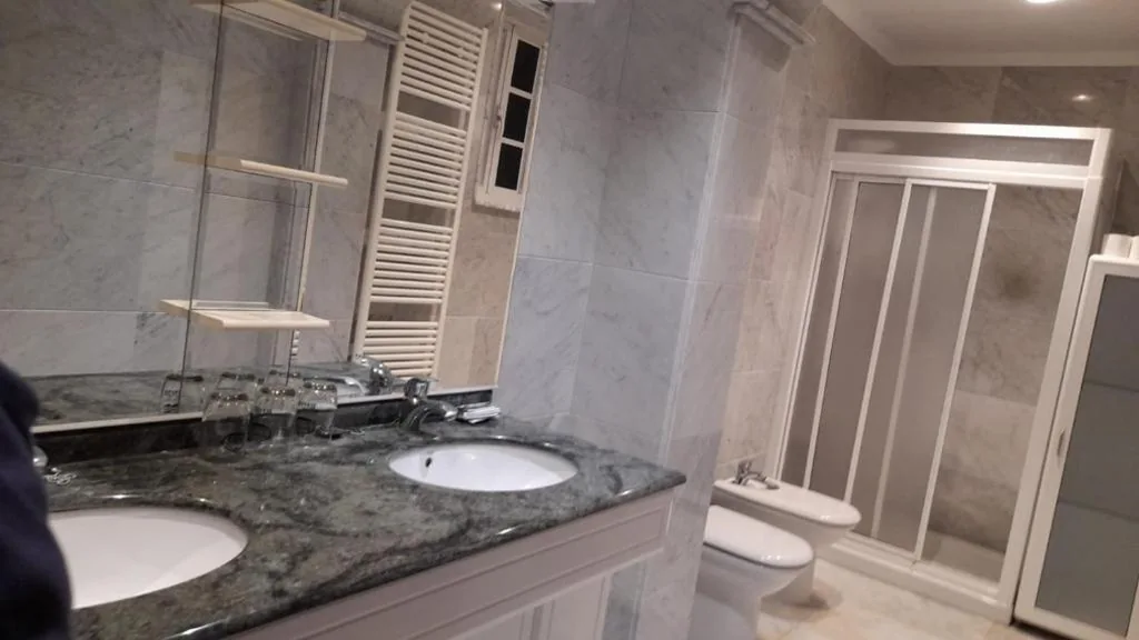 Camera tripla con bagno privato — Pension Grilo