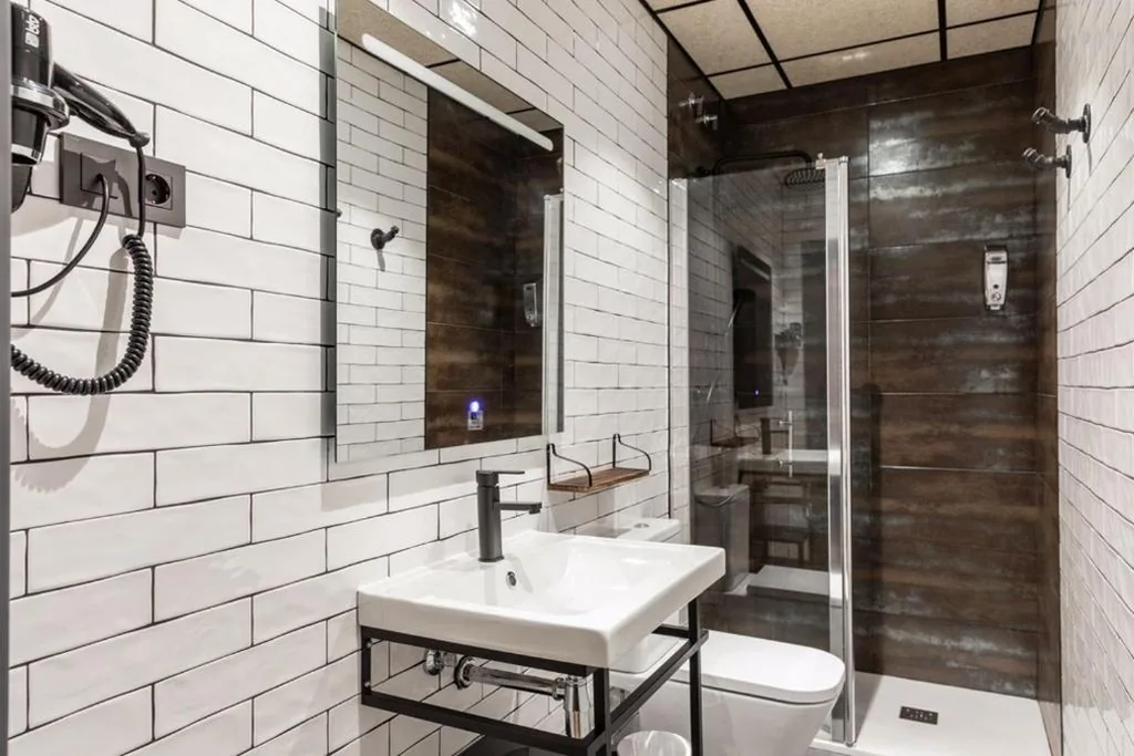 Habitación Triple — Pensión H30 Bilbao