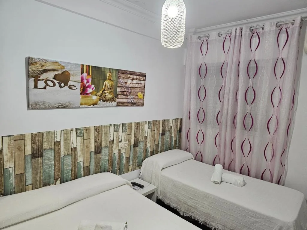 Double Room with Extra Bed — Pension Hidalgo 1
