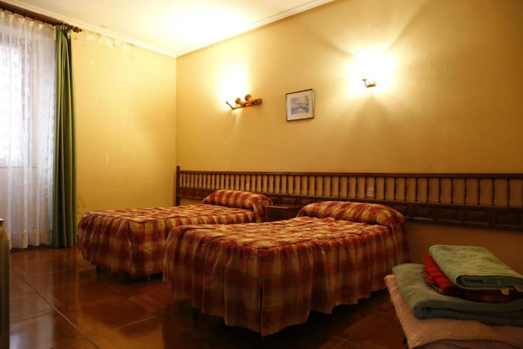 Habitación Doble con baño - 2 camas — Pension Iberia