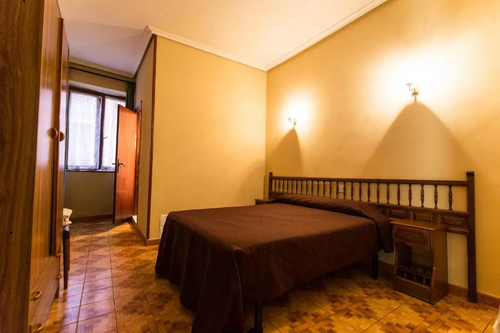 Habitación Doble con baño privado — Pension Iberia