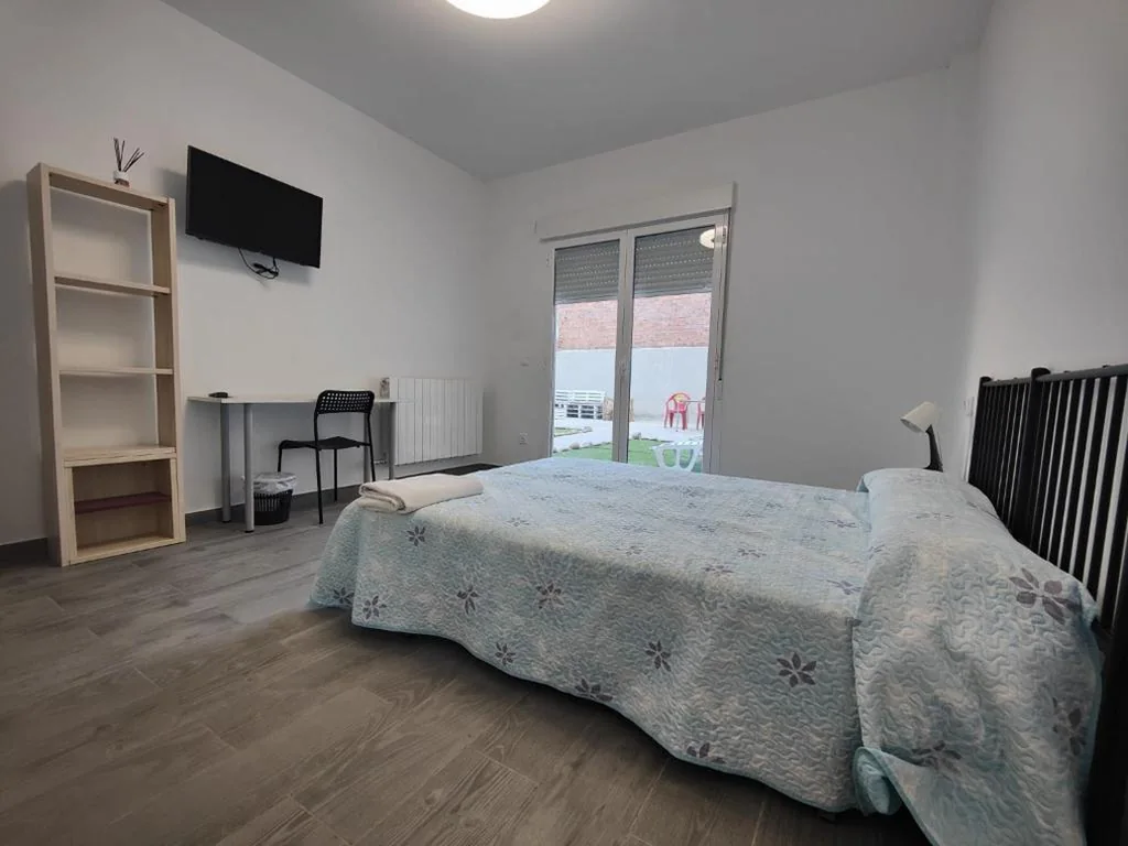 Doppelzimmer mit Gemeinschaftsbad — PENSION IRATI