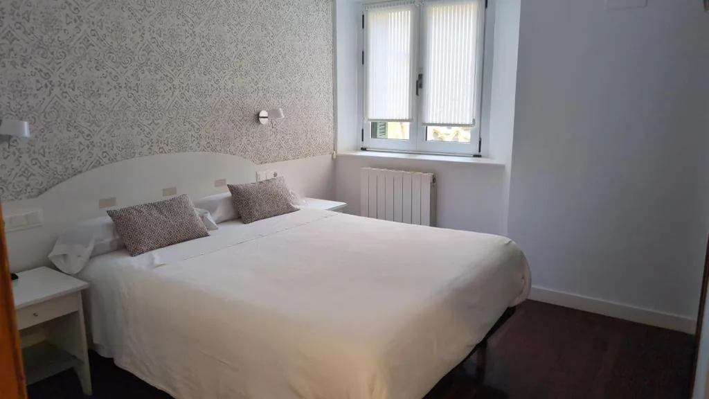 Chambre double avec salle de bains privative — Pensión Iribar