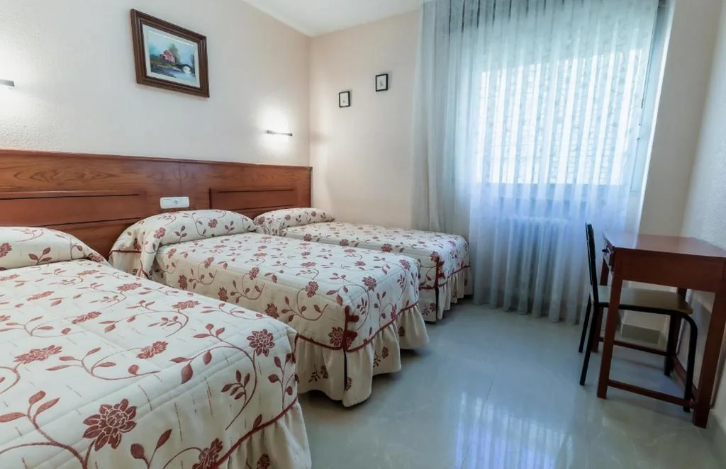 Camera doppia con bagno in comune — Pensión Isabel by Vivere Stays