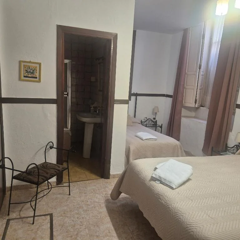 Habitación Triple con baño privado — Pensión Javier