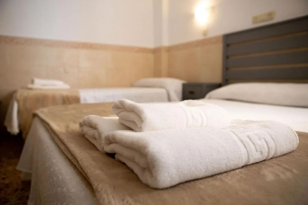 Einfaches Dreibettzimmer — Pensión Juan Pedro
