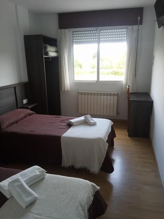 Double Room with Private Bathroom - 2 Beds — Pensión KM66 Palas de Rei