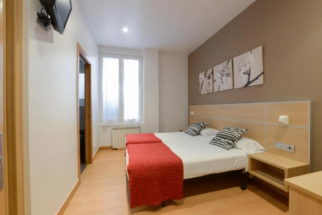 Doppelzimmer innen – 1 oder 2 Betten — Pension Kursaal