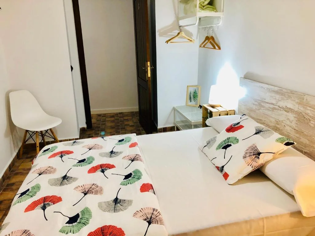 Habitación Doble con baño compartido — Pensión La Cantarera