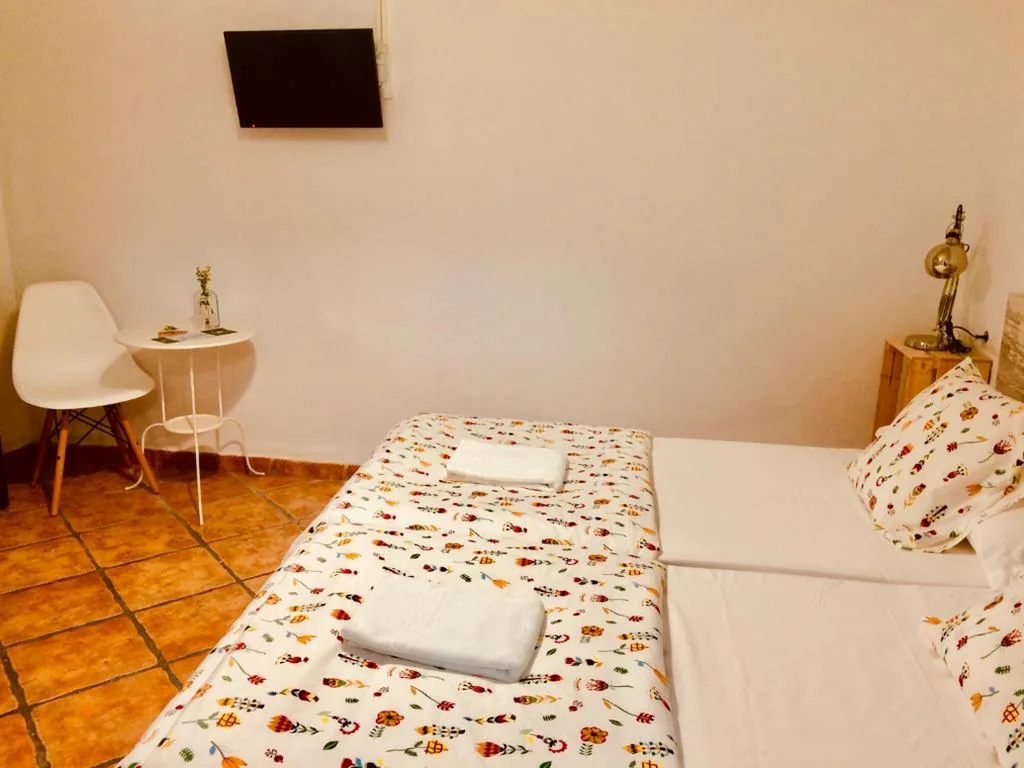 Habitación Doble con baño privado - 2 camas — Pensión La Cantarera
