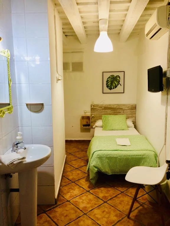 Habitación Individual con baño compartido — Pensión La Cantarera