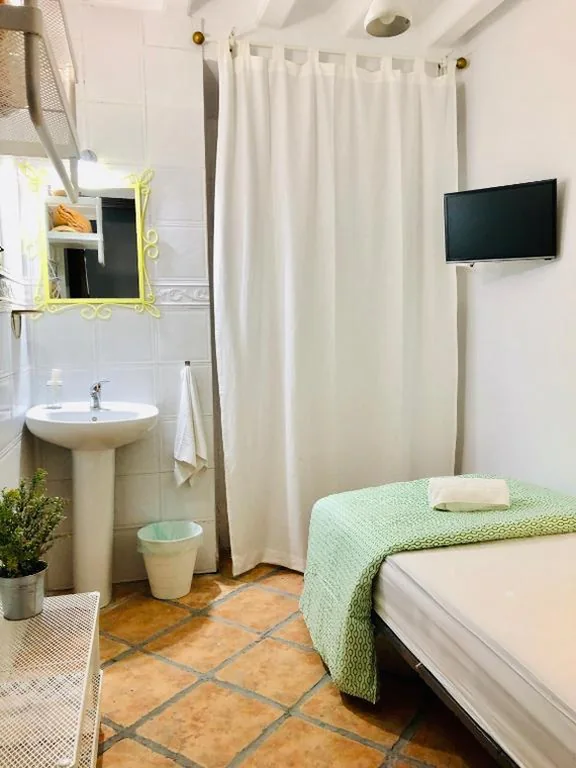 Habitación Individual con baño compartido — Pensión La Cantarera