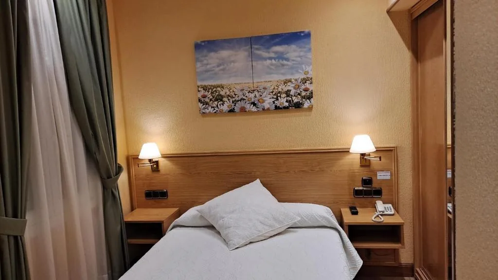 Habitación Doble Interior Económica — Pensión La Concha