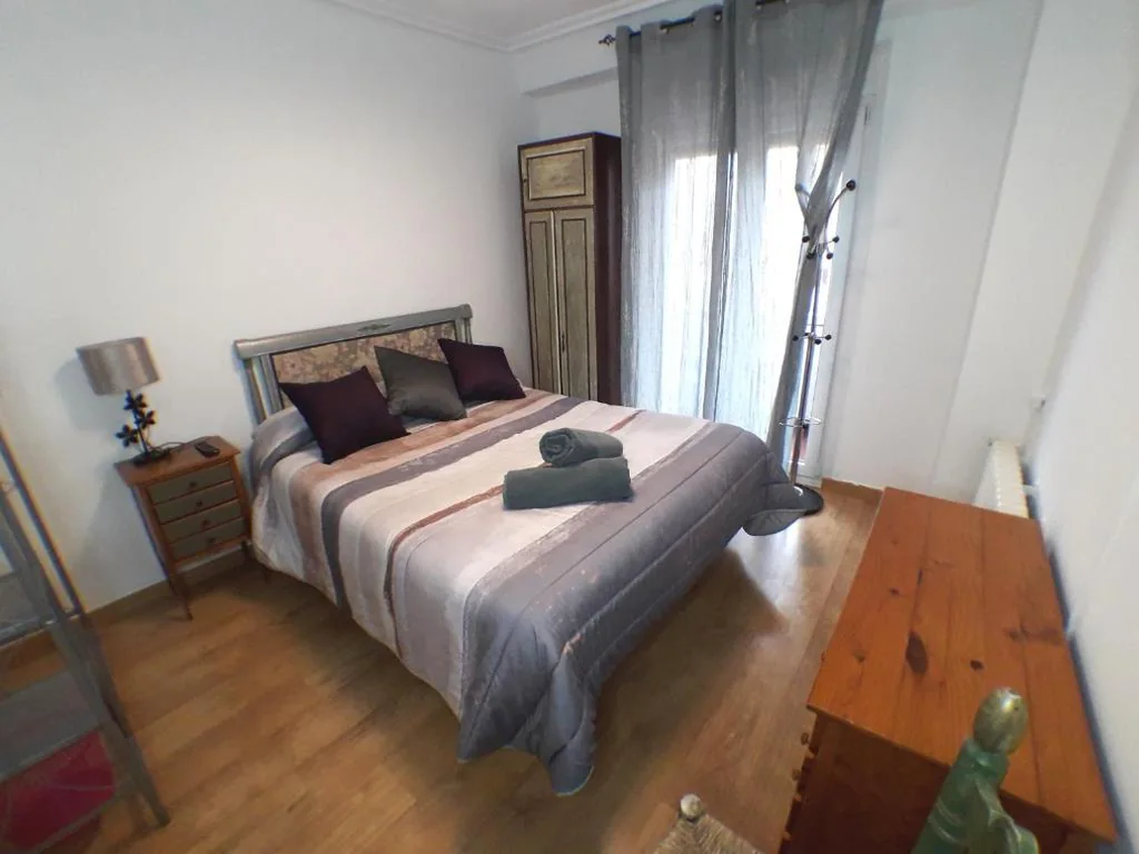 Camera con letto matrimoniale e balcone — Pensión La Estación
