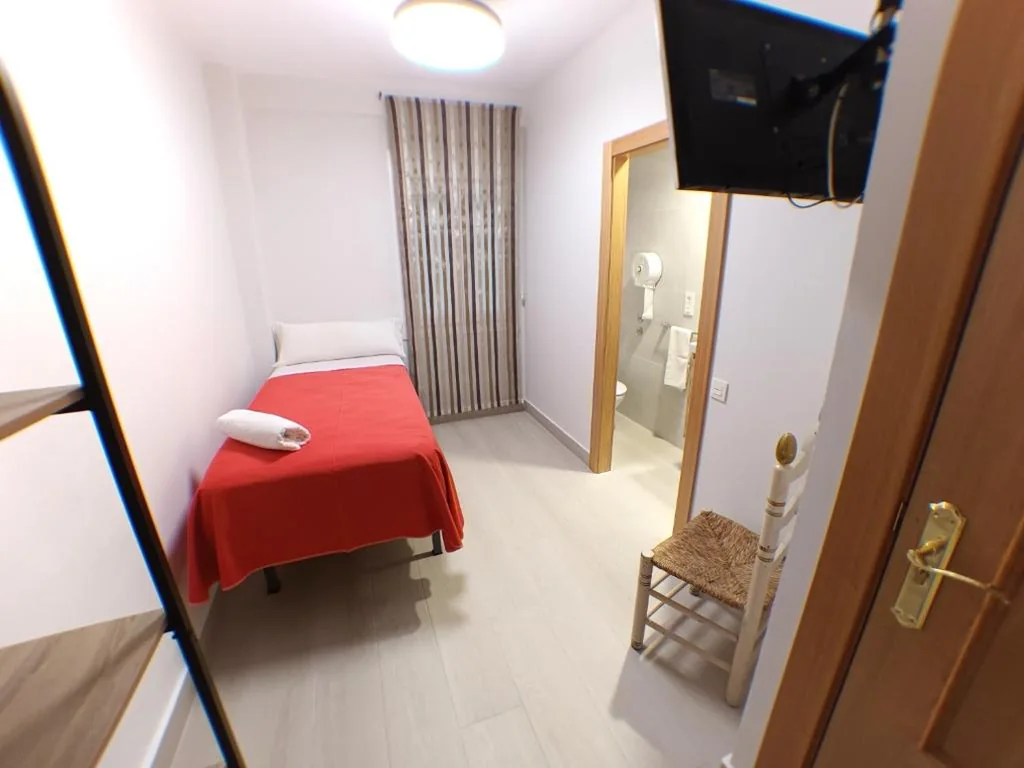 Camera singola con bagno privato — Pensión La Estación