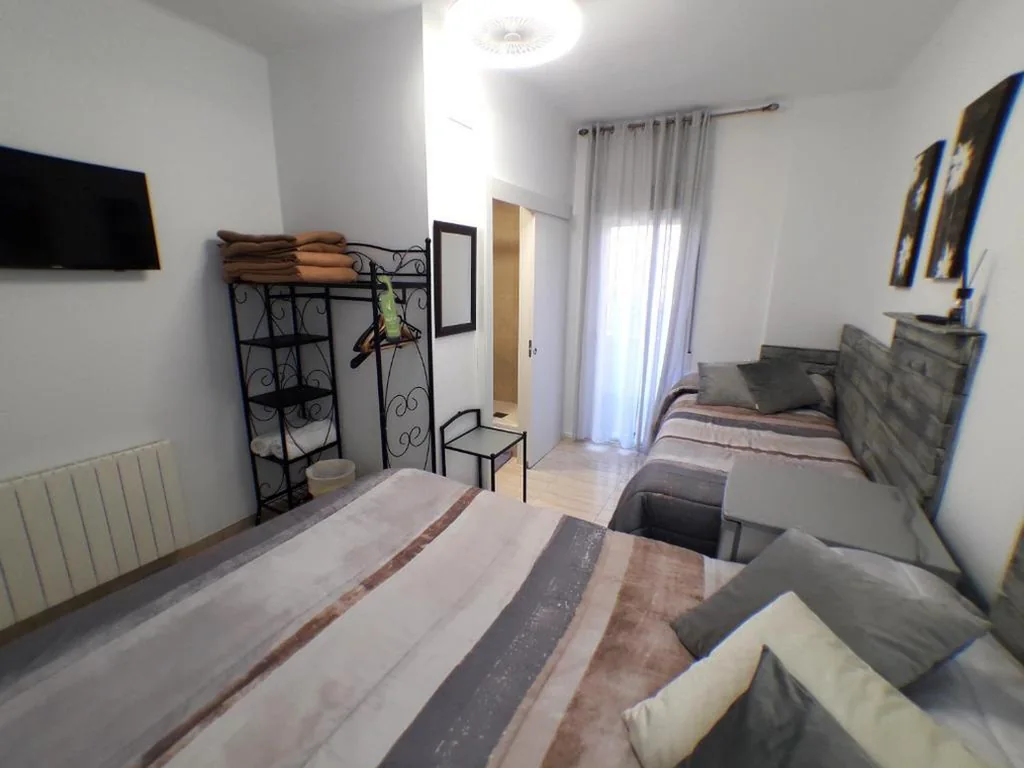 Camera tripla con bagno privato — Pensión La Estación