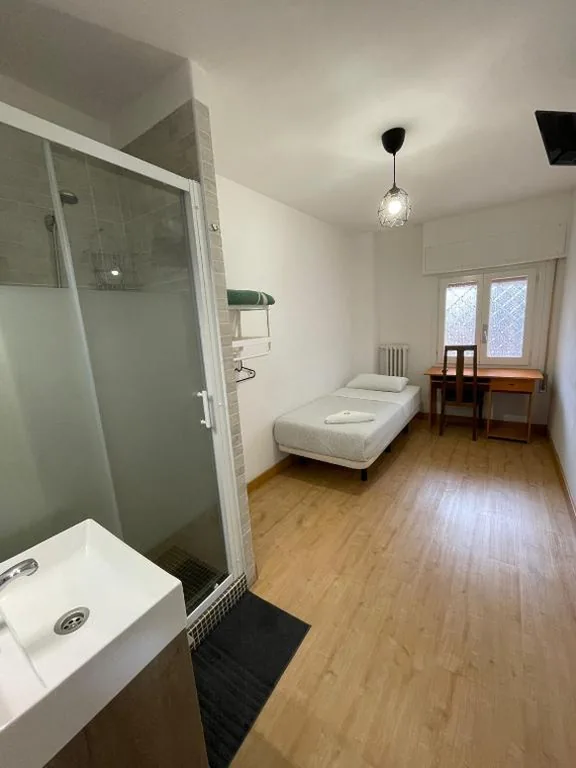 Camera singola con bagno in comune — Pensión La Estrella