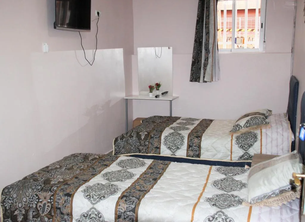 Standard-Doppelzimmer mit Gemeinschaftsbad — Pension La Lambra Azul