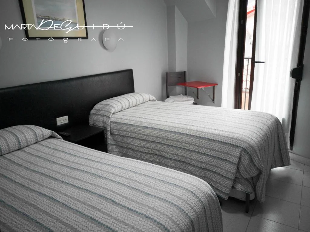 Quarto Duplo com varanda - 2 camas — Pensión La Mar
