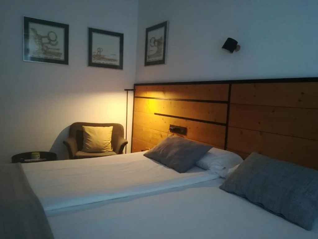 Deluxe-Doppelzimmer – 1 oder 2 Betten — Pensión La Perla
