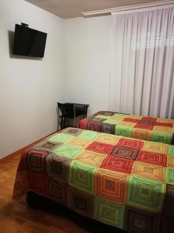 Chambre double avec salle de bains commune - 2 lits — Pensión La Rioja