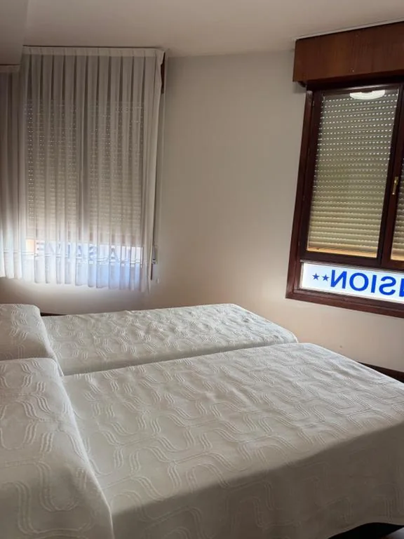 Doppelzimmer mit 2 Betten — Pensión La Salve
