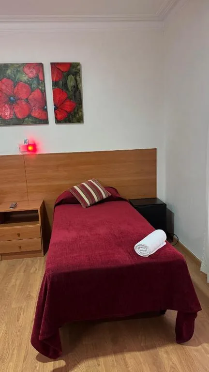 Camera doppia con bagno in comune - 1 o 2 letti — Pensión Laforja