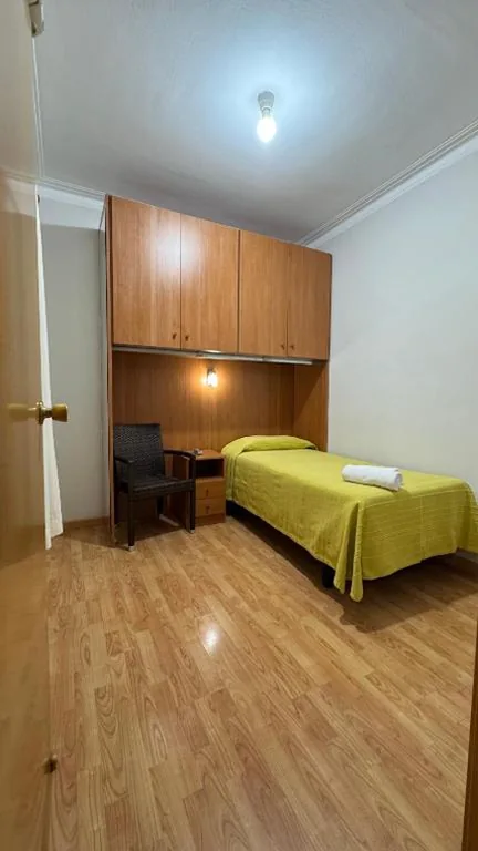 Camera singola con bagno in comune — Pensión Laforja
