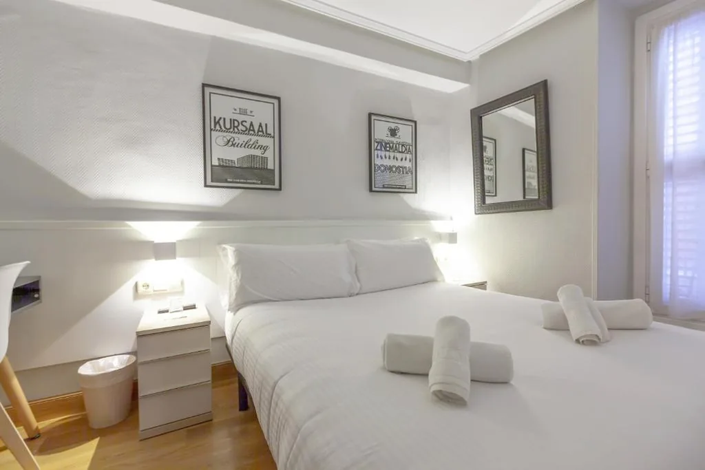 Camera Doppia Standard con bagno in comune — Pension Larrea