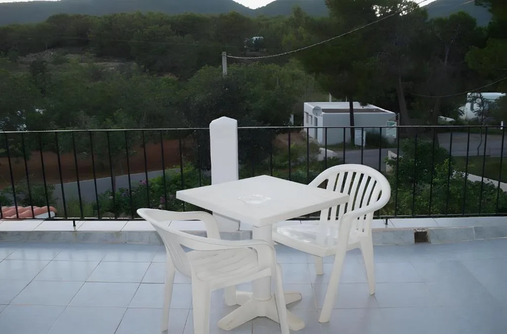 Camera matrimoniale con vista sulle montagne — Pensión las 3 Golondrinas