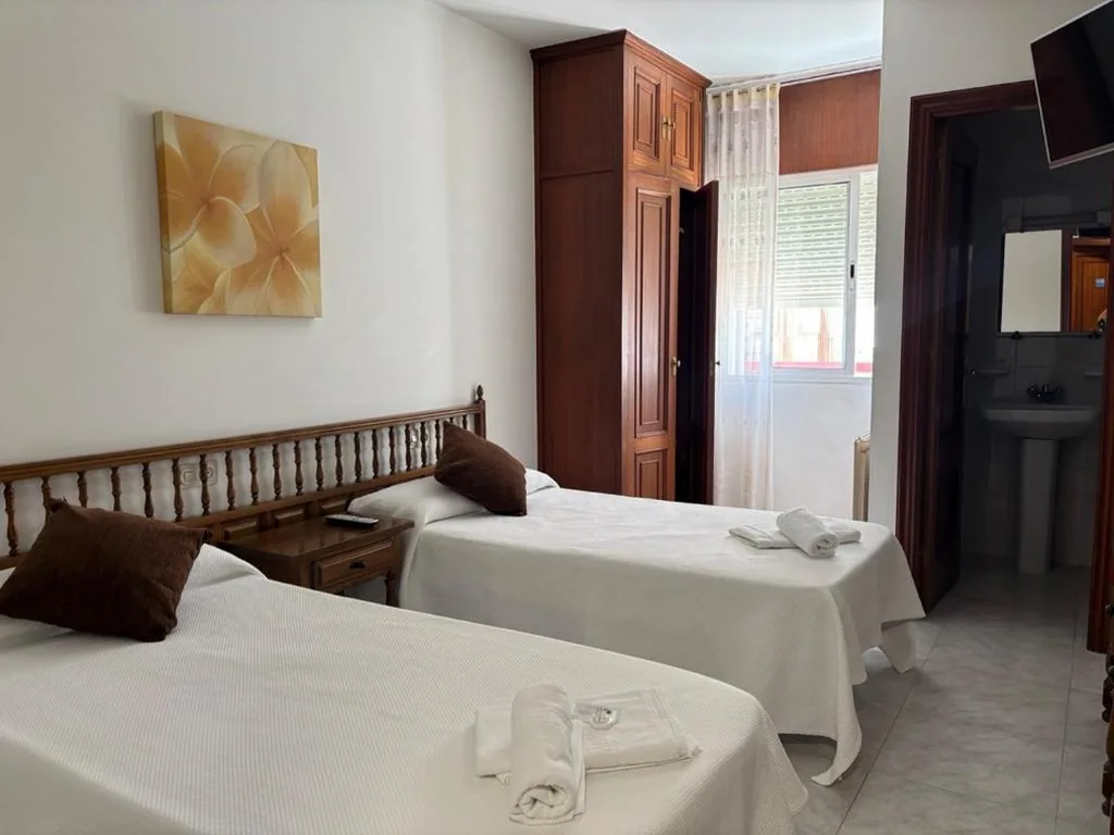 Doppelzimmer mit eigenem Bad — Pensión Las Arenas