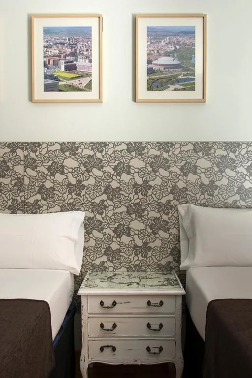 Habitación Doble con cama supletoria (3 adultos) - 2 camas — Pensión Laurel Self Check-in