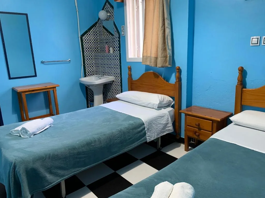 Habitación Doble con baño compartido - 1 o 2 camas — Pension Lisdos