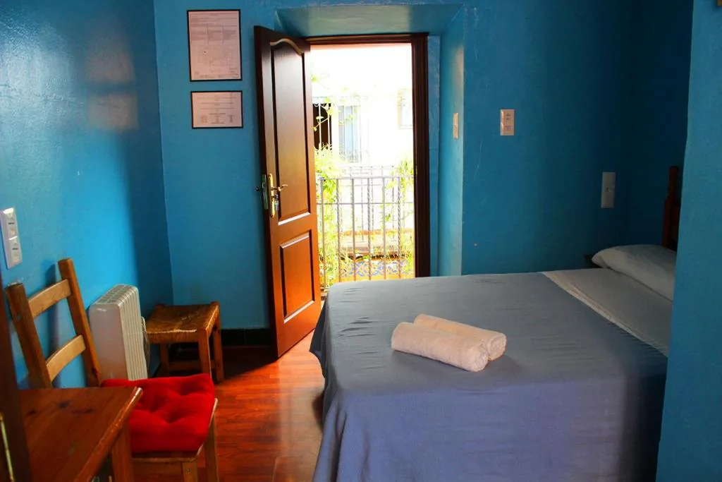 Habitación Doble con baño privado — Pension Lisdos