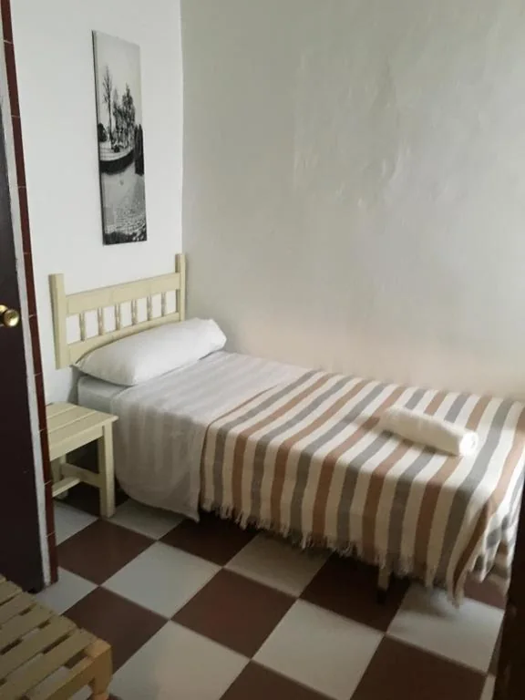 Habitación Individual con baño compartido — Pension Lisdos