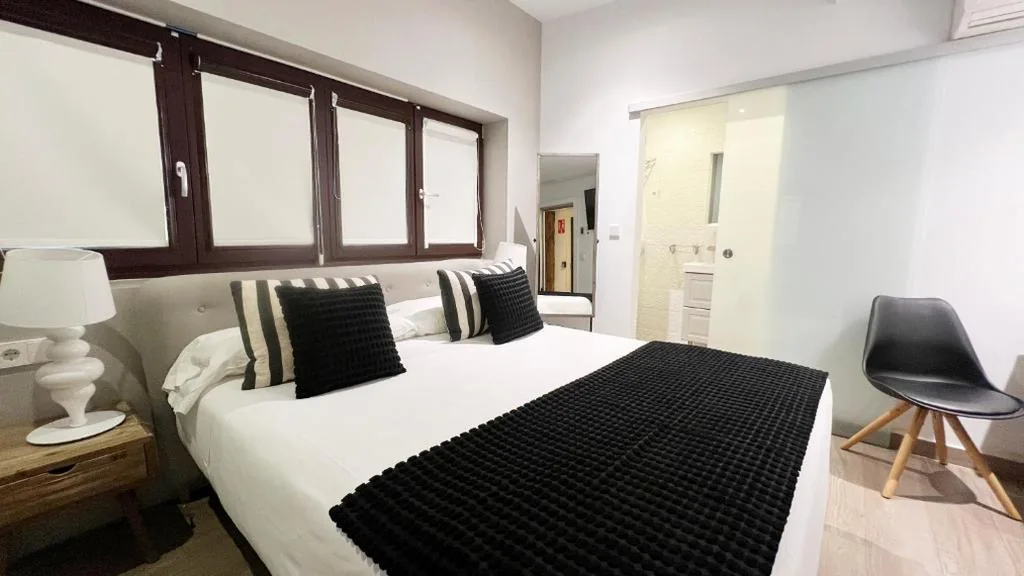 Habitación Deluxe - 1 cama grande — Pensión Lo Bilbao