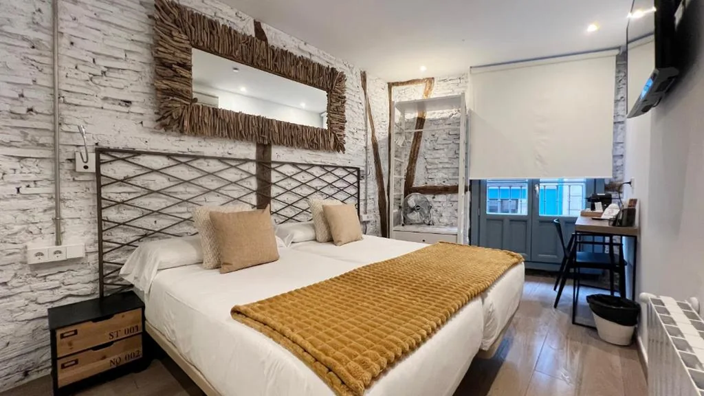 Habitación Doble Deluxe - 2 camas — Pensión Lo Bilbao
