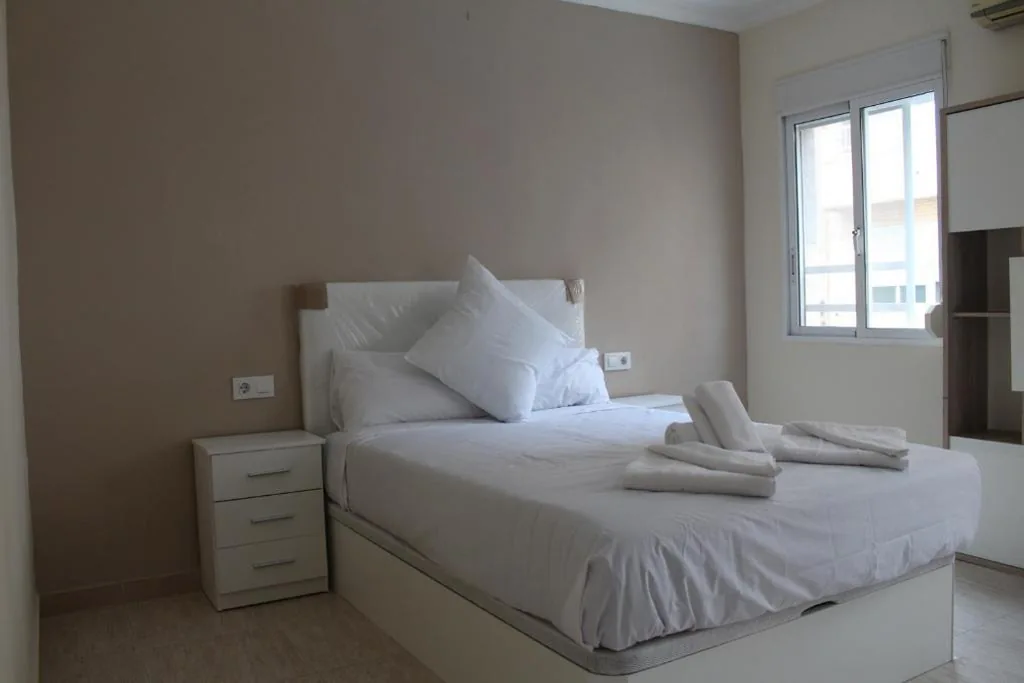Habitación Doble con baño compartido — Pensión Los Angeles