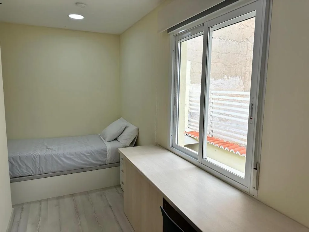 Habitación Individual con baño compartido — Pensión Los Angeles