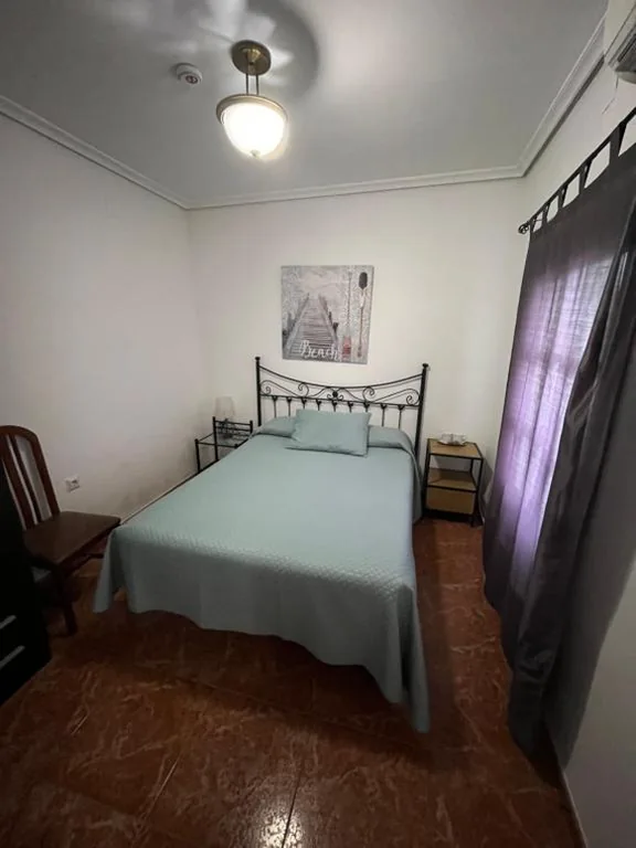 Habitación Doble con baño privado - 1 o 2 camas — Pensión Los Arcos