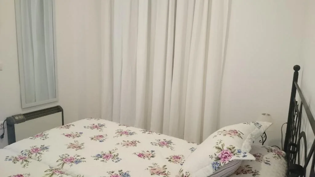 Habitación Doble con baño privado — Pensión Los Arcos