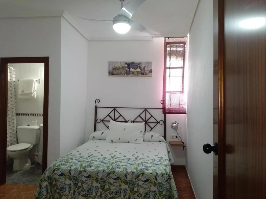 Habitación Superior - 1 cama grande — Pensión Los Arcos