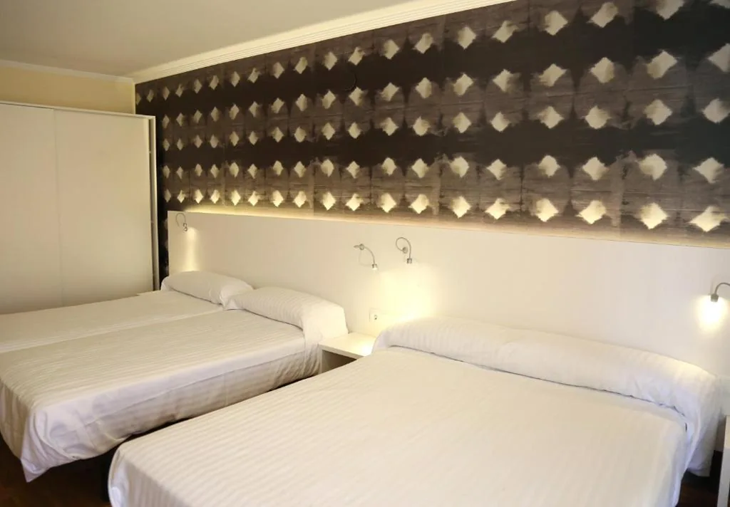 Vierbettzimmer mit eigenem Bad — Pension los Arcos
