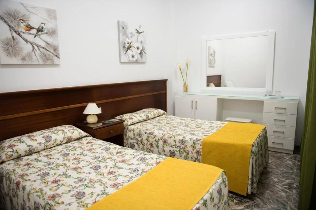 Doppelzimmer mit 2 Betten — Pension Los Geranios