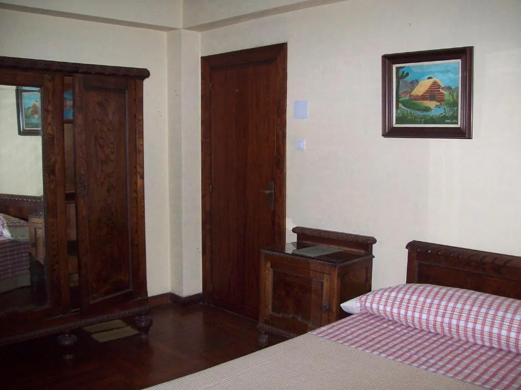 Habitación Doble con baño privado — Pensión Los Pinos Gijón