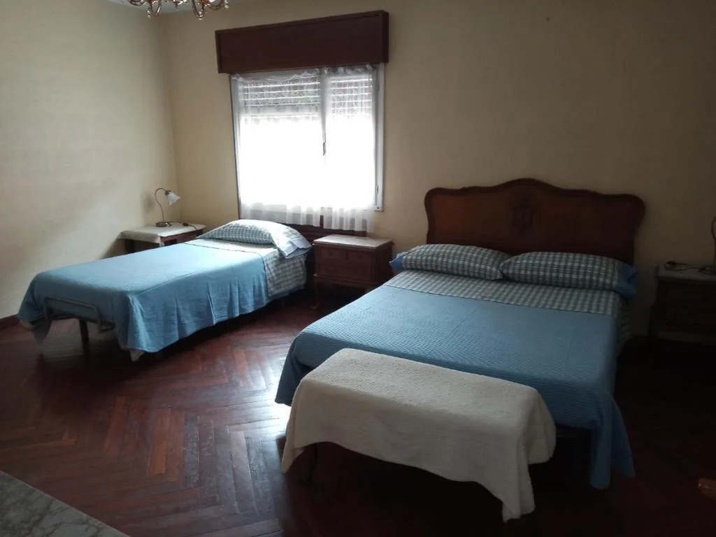 Habitación Familiar con baño privado — Pensión Los Pinos Gijón