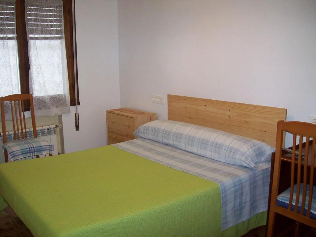 Habitación Individual Amplia — Pensión Los Pinos Gijón