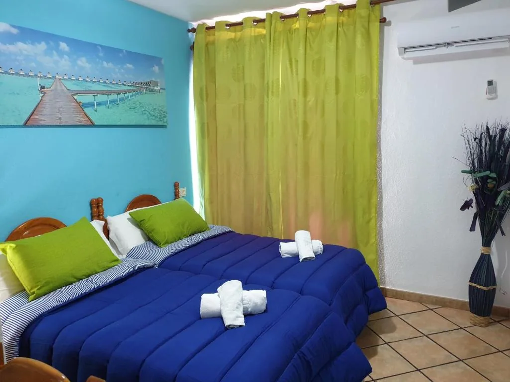 Habitación Doble con balcón y vistas al mar — Pension los Verdiales