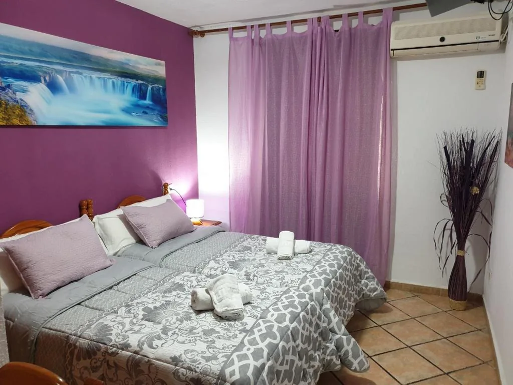 Habitación Doble con vistas a la montaña — Pension los Verdiales
