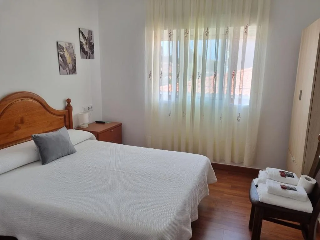 Doppelzimmer mit Gemeinschaftsbad — Pensión Lubina